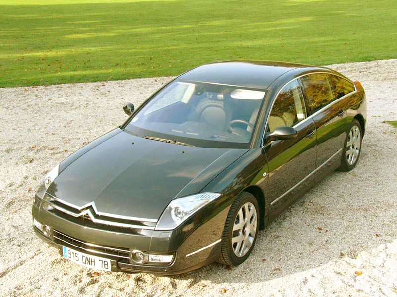Whatever angle you view it from, the Citroen C6 looks classy.